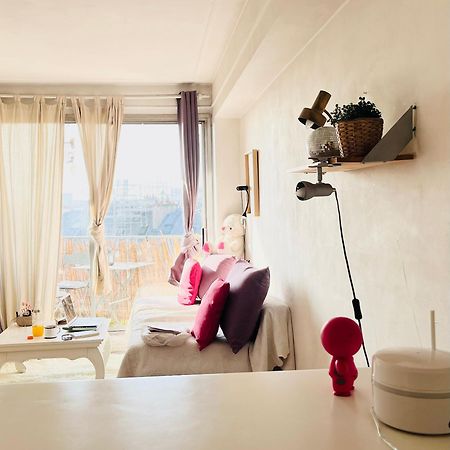 Amazing Eiffel Views At Cool Central Area Apartment Paris Bagian luar foto